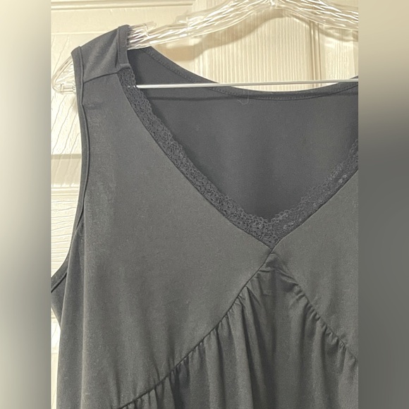 SHEIN CURVE Vneck Black Tank Top With Lace Detail Size 1XL - Picture 3 of 5